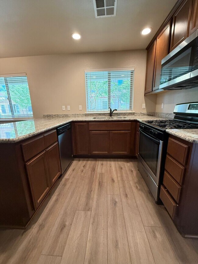 Building Photo - Move In Ready 3 Bed 2.5 Bath!!!