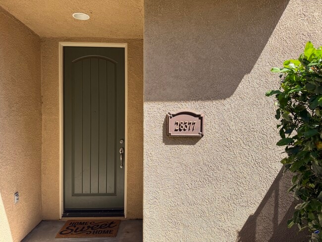 Puerta de entrada - 28377 Mirabelle Ln