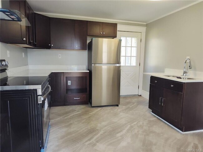 Foto del edificio - 5901 Route 9