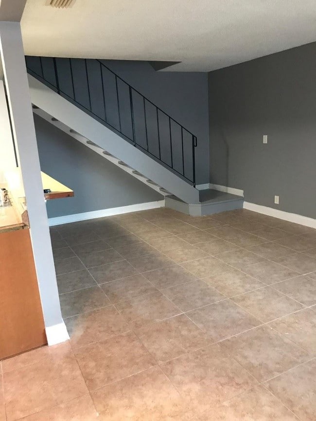 Building Photo - 2 br, 1 bath House - 834 E. TIFFANY DR #2