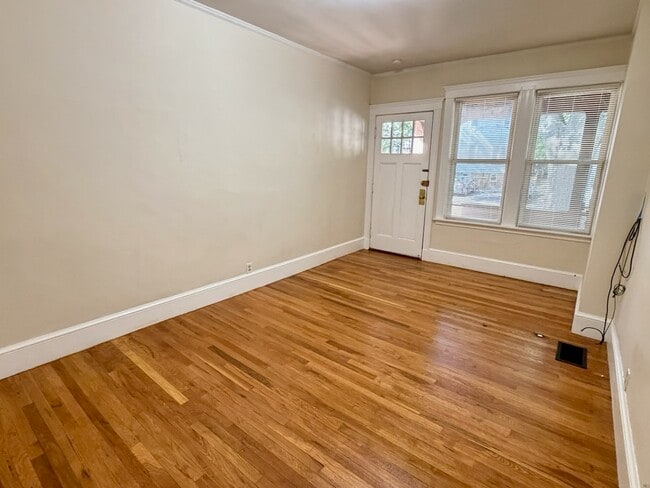 Building Photo - 42 Long Ave