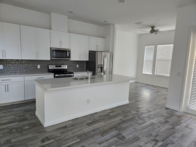 Foto del edificio - Stunning Three-Story Townhome, Located in the Heart of Altamonte Springs!