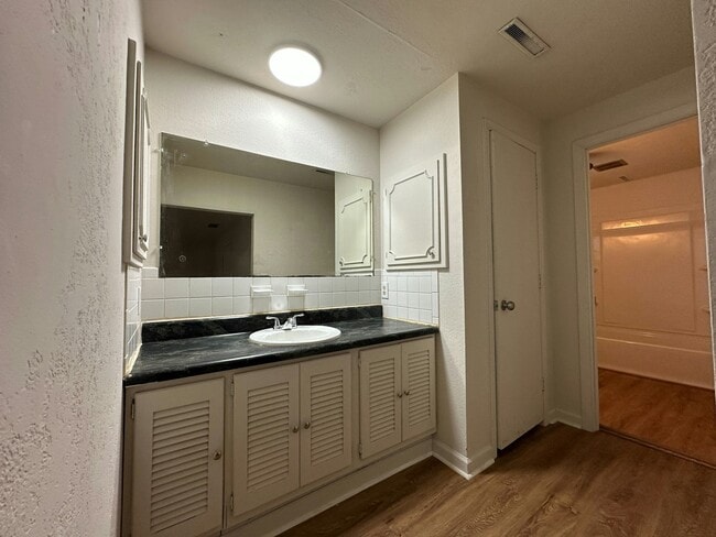 Building Photo - 170 Desimone Dr
