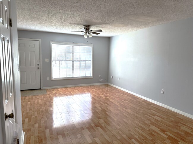 Building Photo - 7404 Woodburn Ct