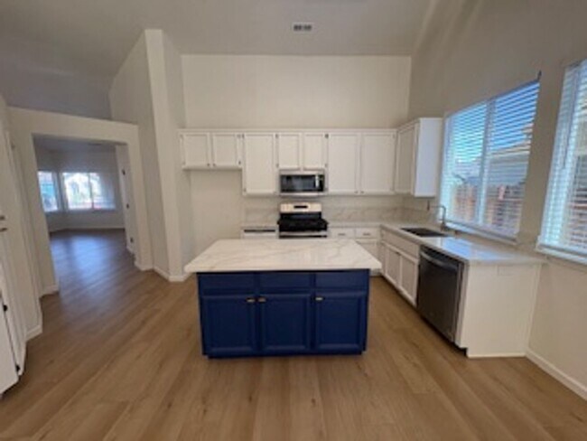 Foto del edificio - Stunning 3-bedroom, 2-bathroom home locate...