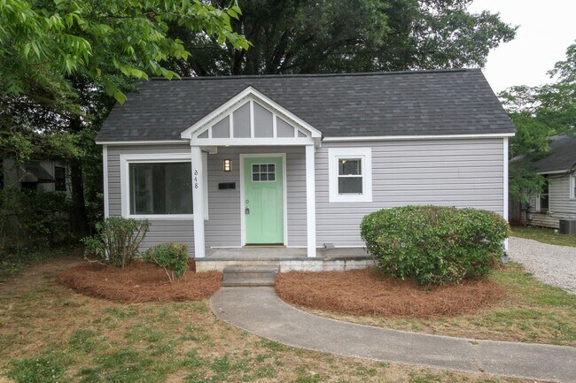 Foto del edificio - Adorable  2 bedroom 1 bath Home . Close to...