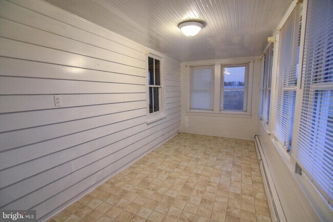 Building Photo - 617 W Chesapeake Beach Rd