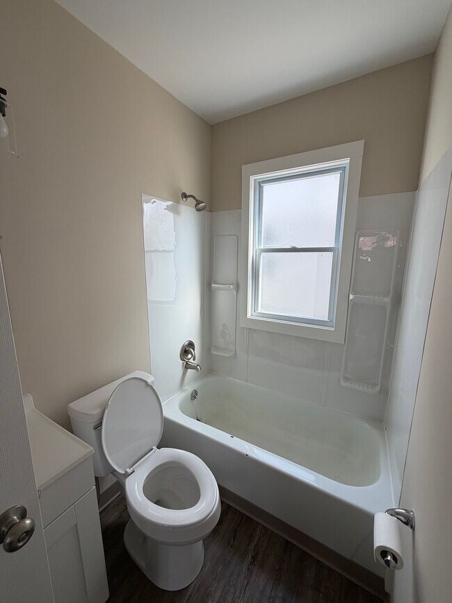 Building Photo - 14102 Glenside Rd