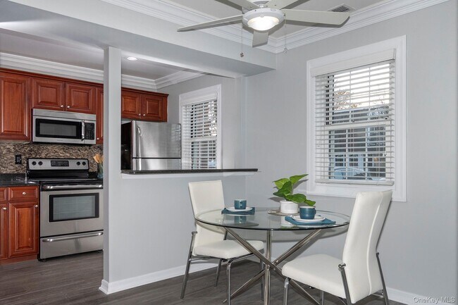 Building Photo - 10 Mainsail Dr