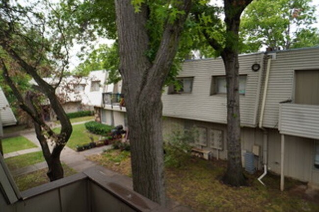 Foto del edificio - Wonderful 1-bedroom, 1.5-bath loft style condo!