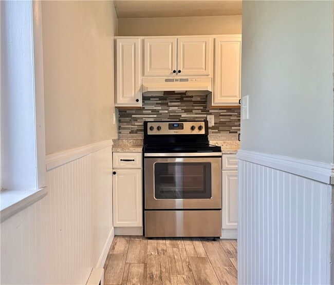 Building Photo - 5 Brookside Dr