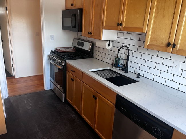 Foto del edificio - 3013 SE Waverleigh Blvd