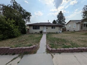 Building Photo - 1633 Crook Ave