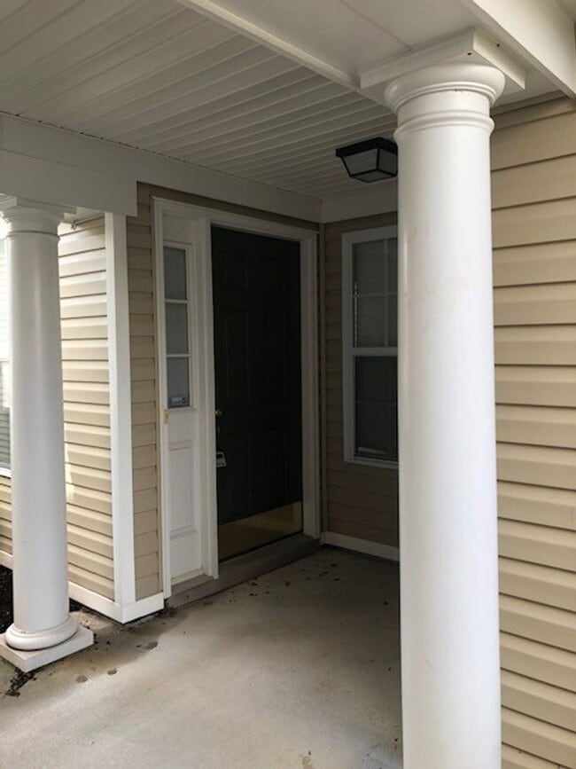 Building Photo - The Carriage Homes at Towne Square