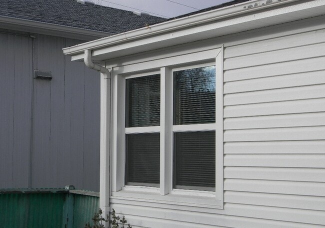 Building Photo - Available Now! Call the office to schedule...