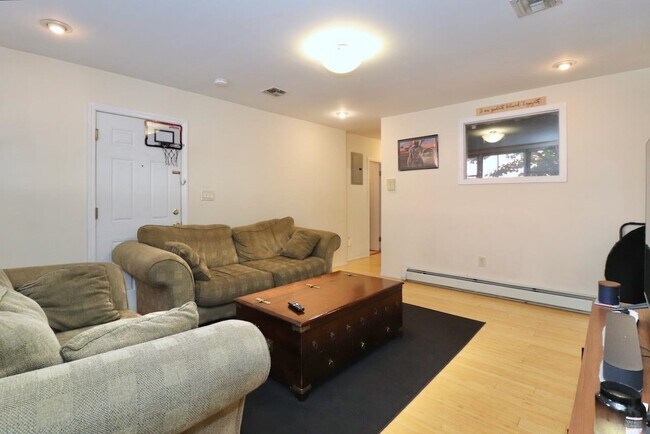 Building Photo - 311 5th St