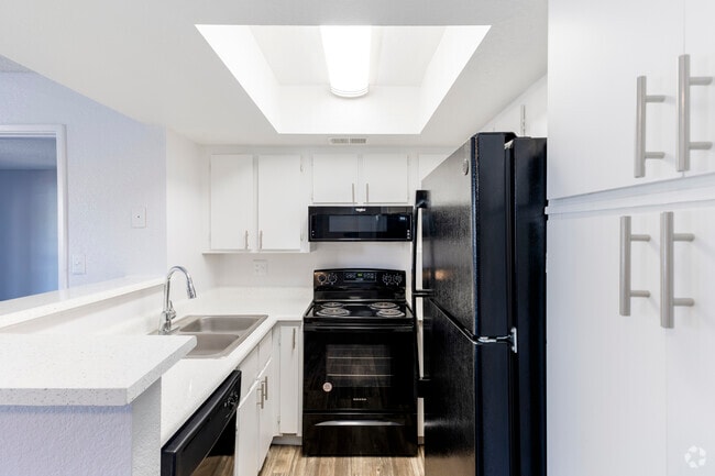 Interior Photo - Avalon Hills