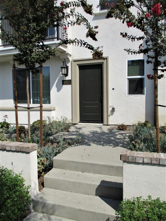 Building Photo - 3010 S Mayflower Ave