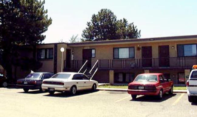 Alternate Building View 1 - Elmwood Park Apartments