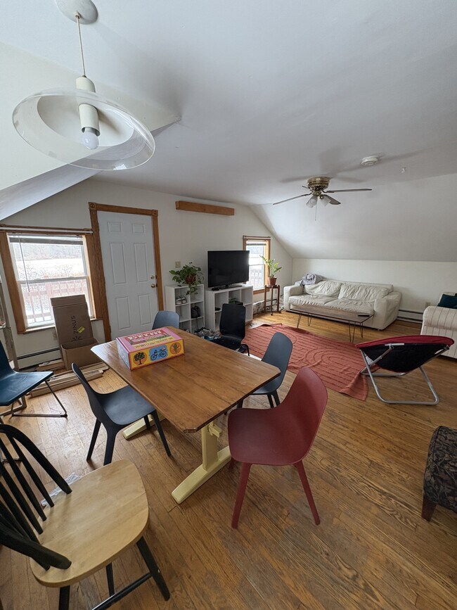 Foto del edificio - 206 Belchertown Rd