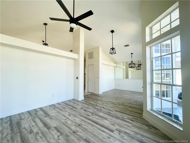 Foto del edificio - 4690 SW Babylon St