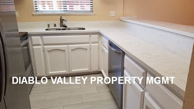 Building Photo - 560 Magnolia Ln