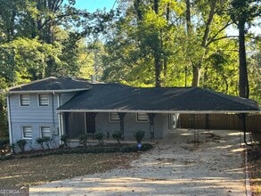 Building Photo - 3823 Kingswood Dr