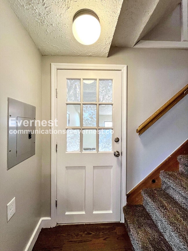 Foto del edificio - 408 Malibu Canyon Dr