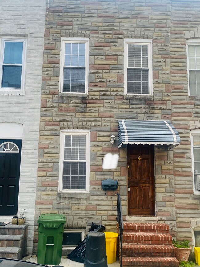 Building Photo - 121 Bloomsberry St