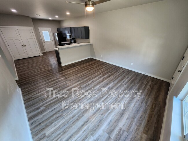 Foto del edificio - 417 E 13th St