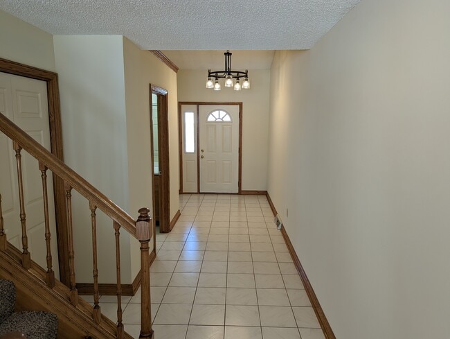 Building Photo - 99 Carla Ln