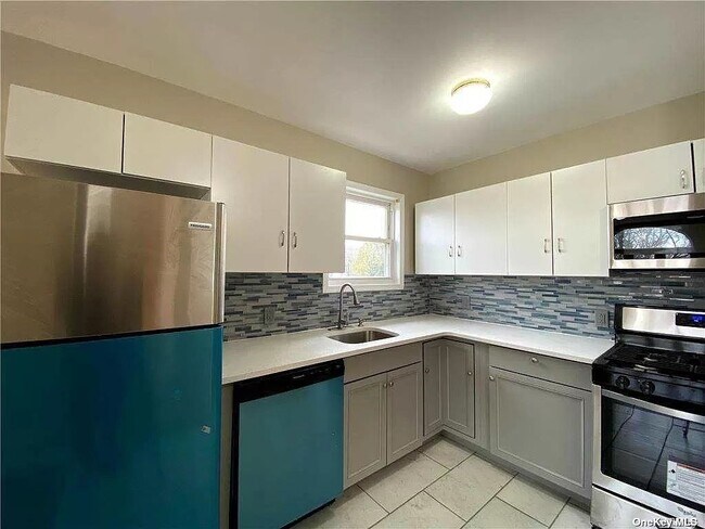 Foto del edificio - 135-20-220 Hook Creek Blvd