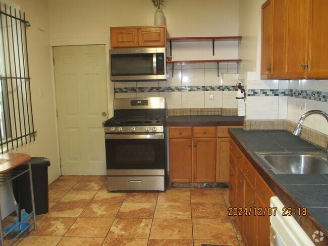 Building Photo - 529 N 35th St
