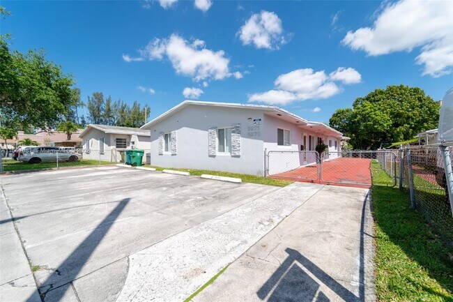 Foto del edificio - 5271 NW 5th St