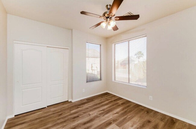 Foto del edificio - 8704 N 58th Dr