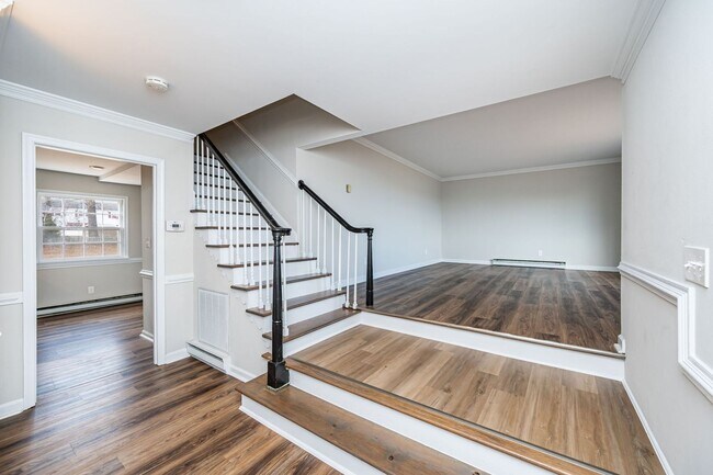 Building Photo - Beautiful Hopewell Move In Ready Home!