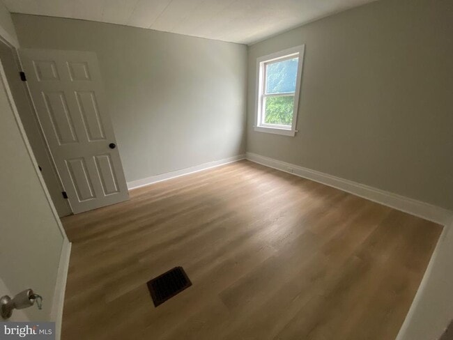 Building Photo - 617 New York St