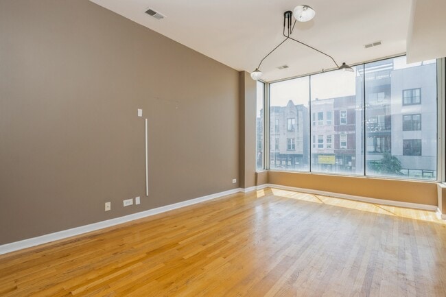 Building Photo - 2620 W North Ave