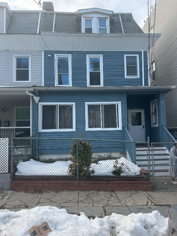 Building Photo - 21 Linden St