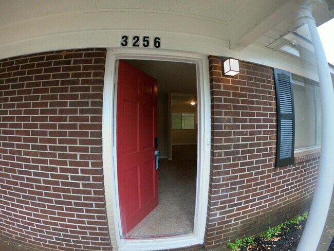 Foto del edificio - 3256 Suncrest Dr