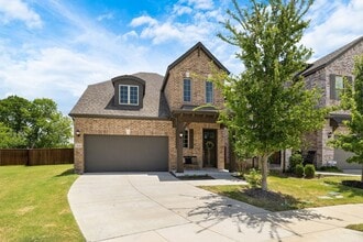 Building Photo - 3100 Greenbriar Dr