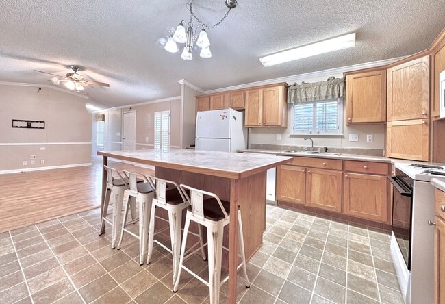 Building Photo - Spacious 3 Bed, 2 Bath Mobile Home in Gonz...