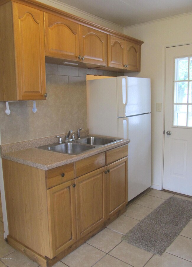Building Photo - 3006 Emerald Dr