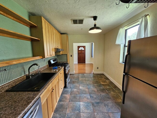Foto del edificio - 2 Bedroom/2 Bath home near Duck Pond and Citizens Field