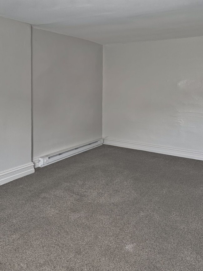 Foto del edificio - Spacious 5-Bed, 1-Bath, 1,890 sqt