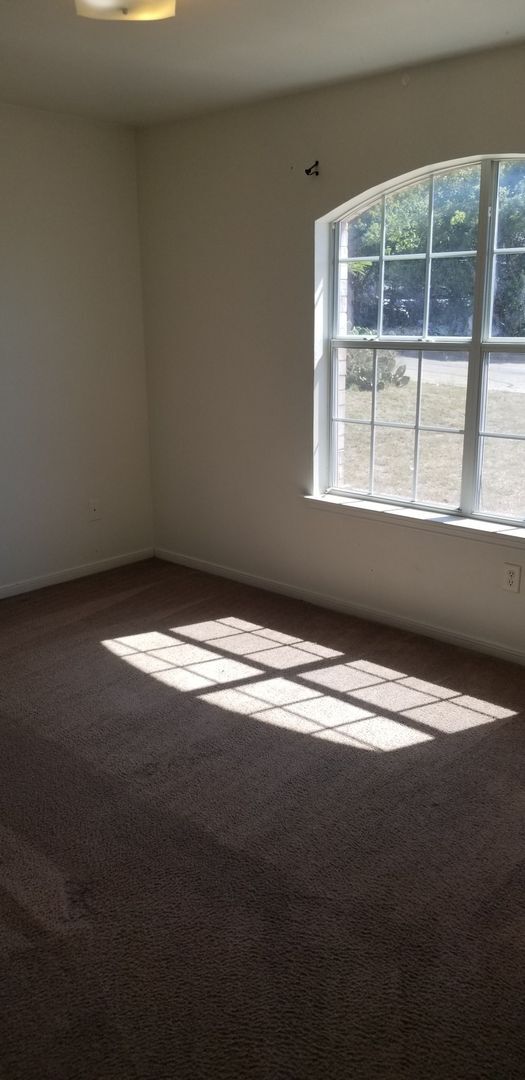 Building Photo - 400 W ST JOHN AVE