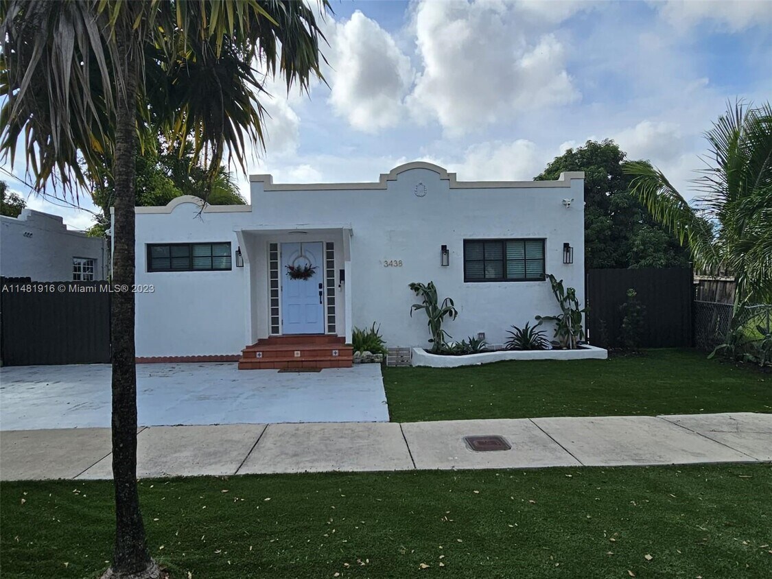 Primary Photo - 3438 NW 15th St