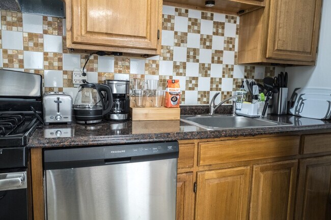 Foto del edificio - 222 E 104th St