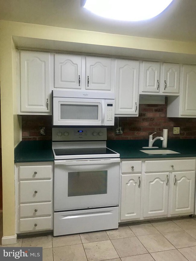 Building Photo - 4194 Waterway Dr
