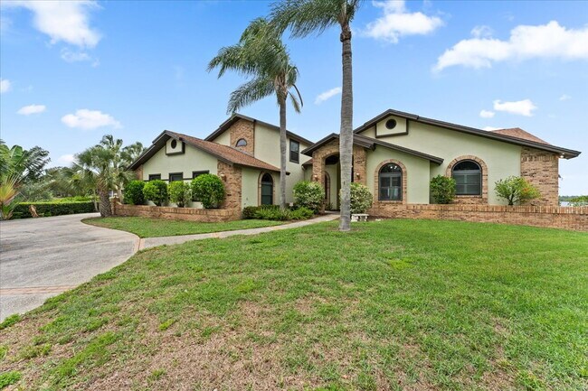 Building Photo - RENT THIS EXTRAORDINARY WATERFRONT HOME